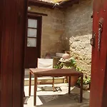 Niovi House * Tokhni