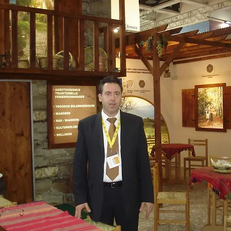 Niovi House Tochni