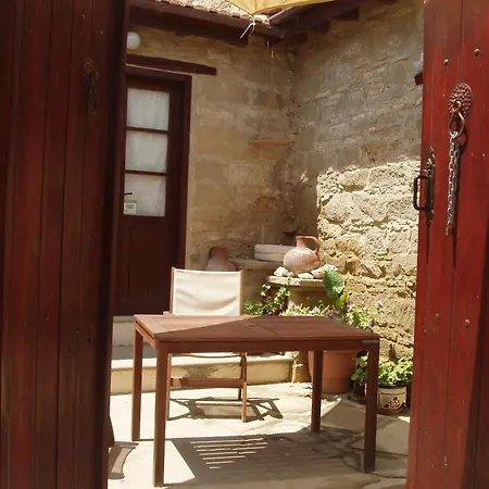 Niovi House * Tochni