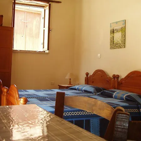 Niovi House Tochni