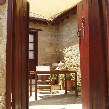 Niovi House Tochni