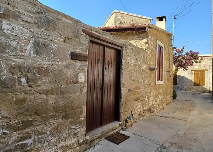 דירה Niovi House