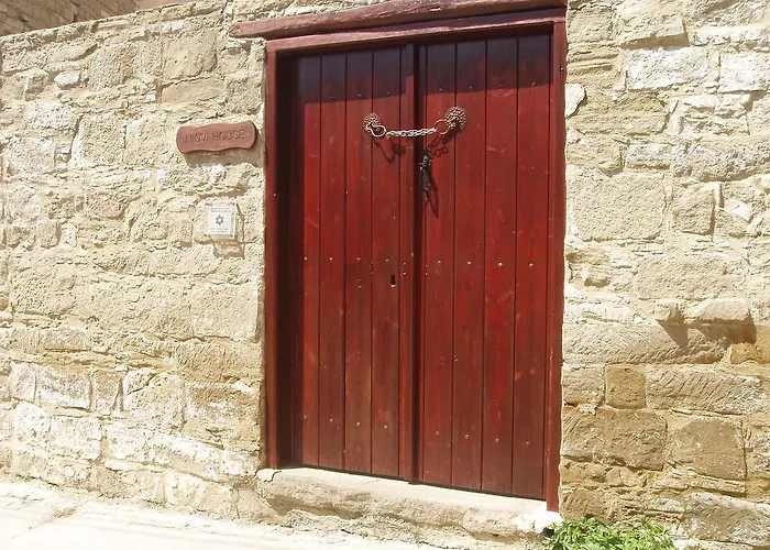 דירה Niovi House