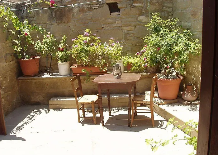 דירה Niovi House