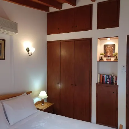 Niovi House Apartment *