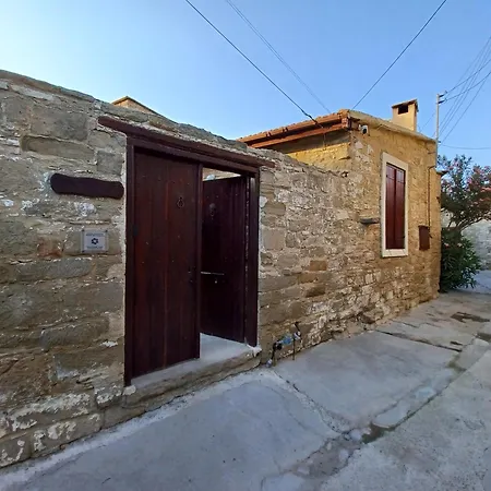 Niovi House * Tochni