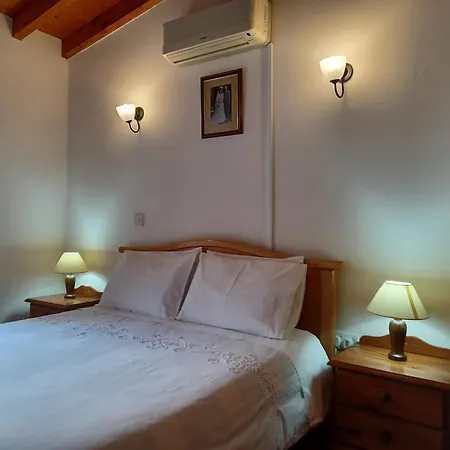 Niovi House Tochni