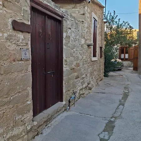 Niovi House *