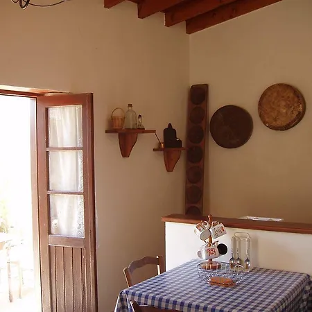 Niovi House Tochni