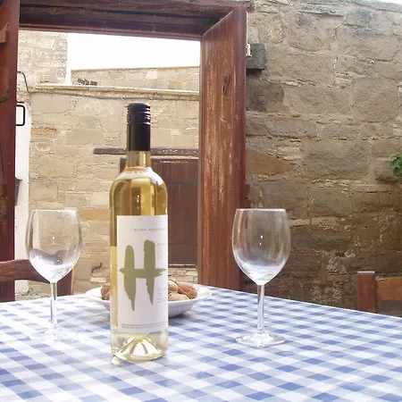 Niovi House Apartment *