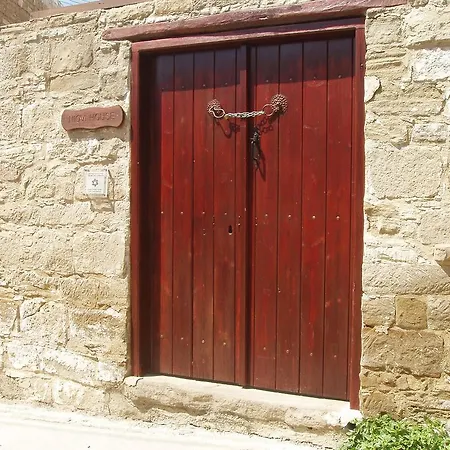Daire Niovi House