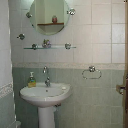 Niovi House *